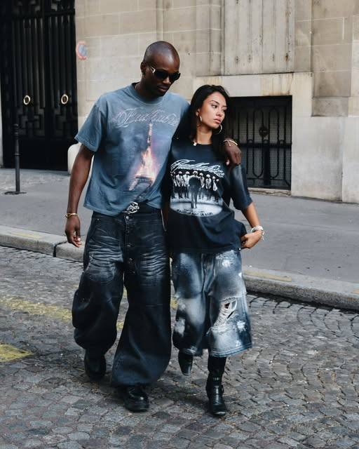 Bad Habits Kampagne: Paar in The Tower und The Loop Tee