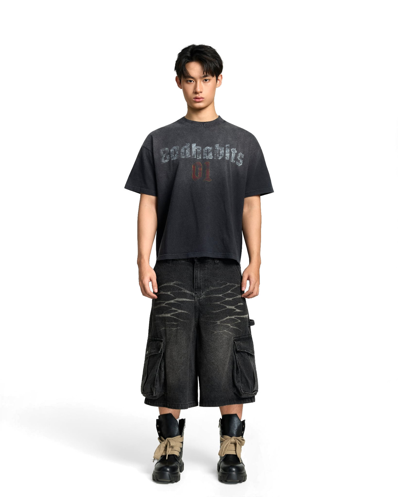 Outfit Skate Basic: No Mercy Wide Leg Shorts und Zerone Boxy Tee
